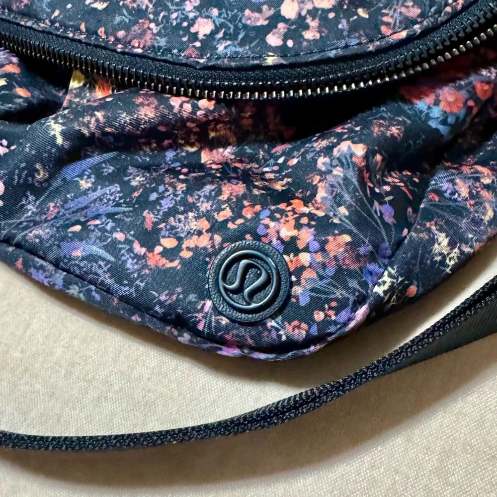 Lululemon Festival Bag Floral - Picture 2 of 2